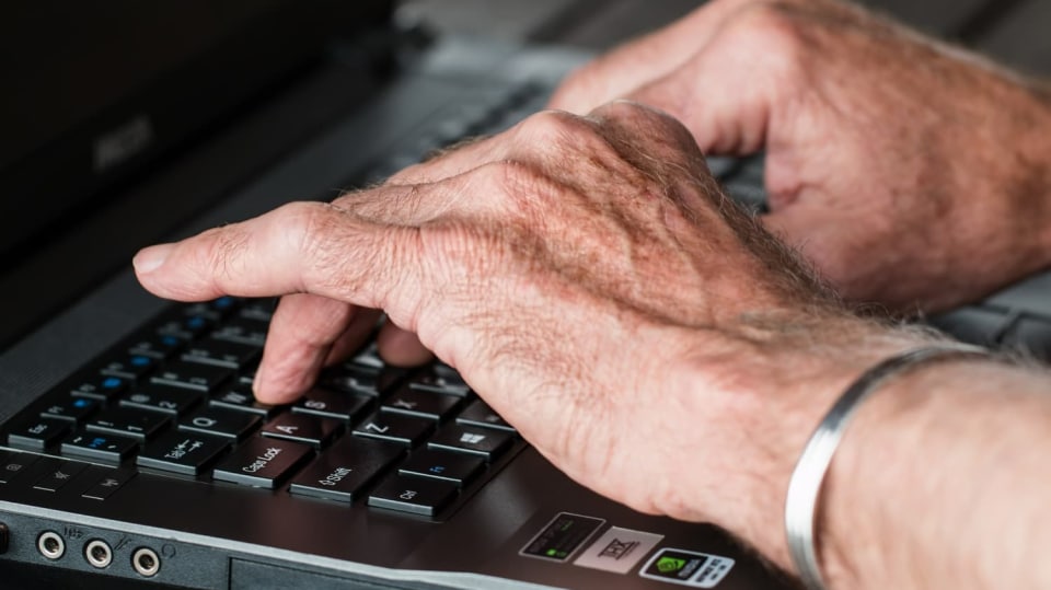 Už přes 50 procent Čechů používá sociální sítě. Mezi nimi přibývá seniorů